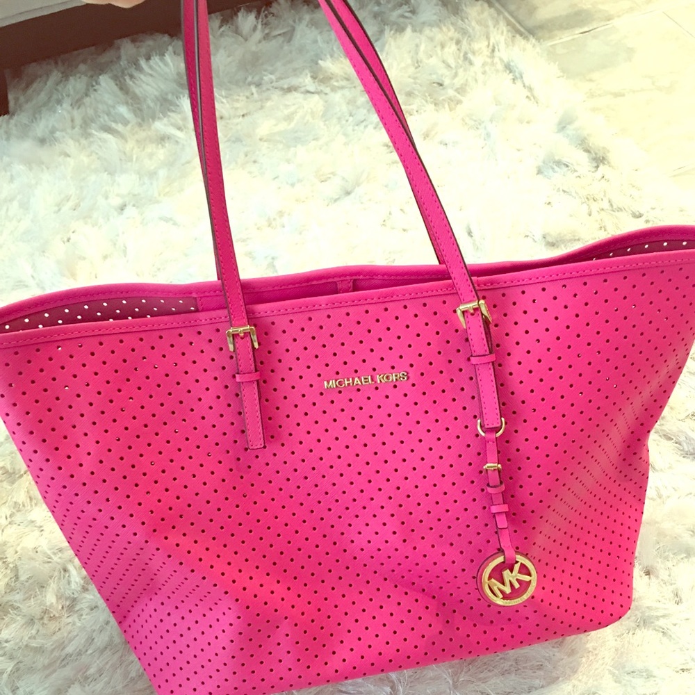 Hot pink Michael Kors Jet set tote